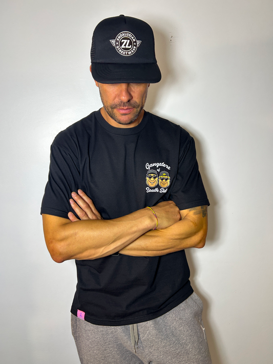 camiseta negra de zouth life con diseño gangsters en pecho vista frontal