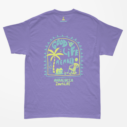 Camiseta color Malva Zouth Life con ilustración retro de una nevera y algunos elementos de playa en amarillo y turquesa. vista trasera