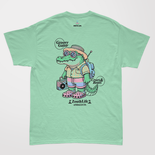 Camiseta color menta Zouth Life con ilustración creativa de un cocodrilo con  zapatilla tipo Crocs con detalles de colores. estampado espalda vista trasera