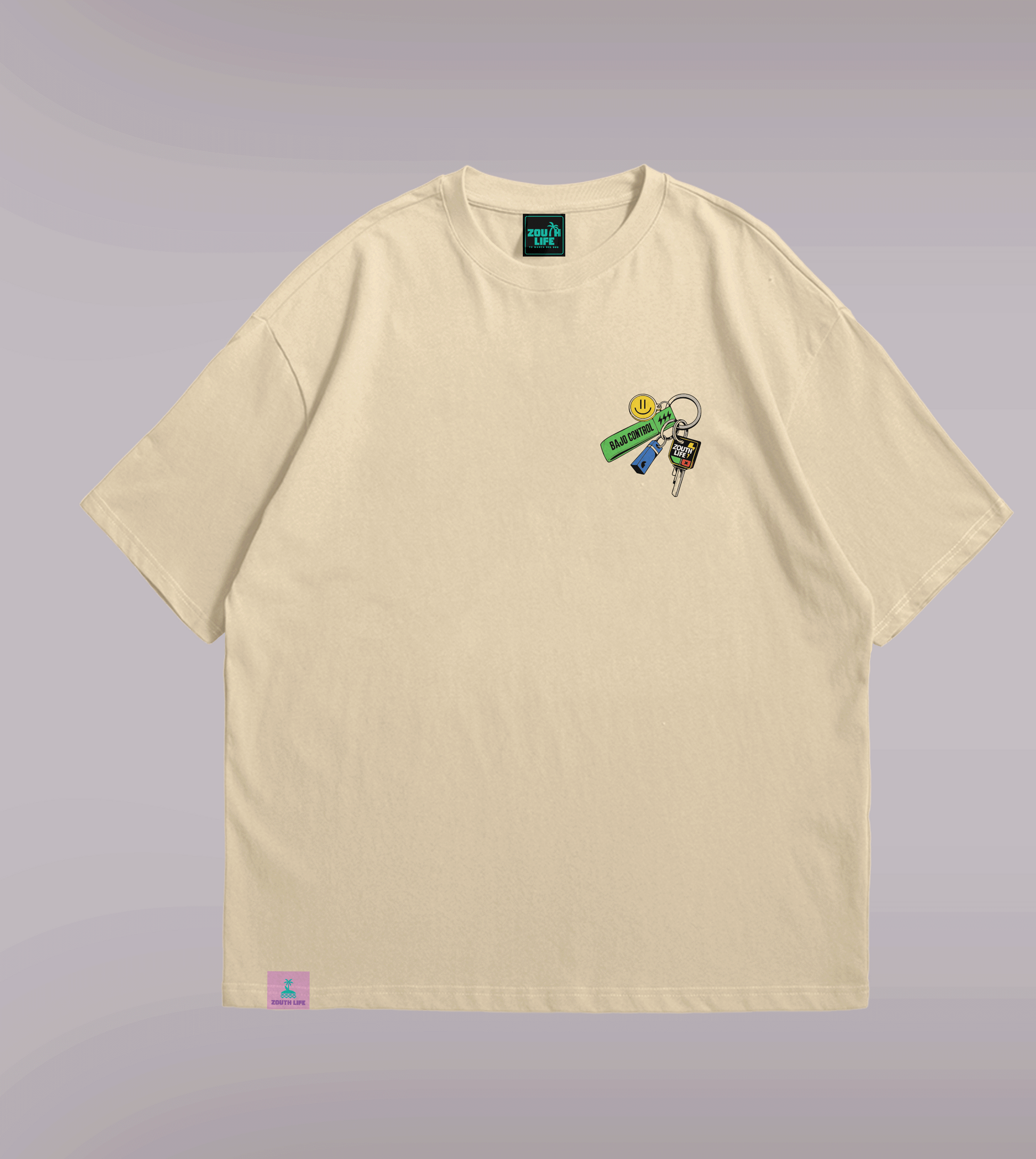Camiseta oversize ivory Zouth Life con estampado en pecho, diseño llaves. vista frontal 