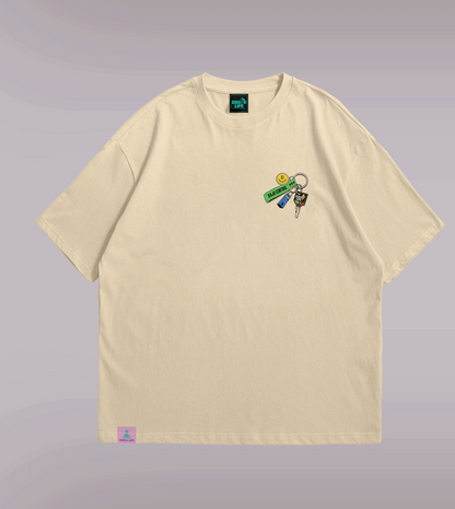Camiseta oversize ivory Zouth Life con estampado en pecho, diseño llaves. vista frontal 