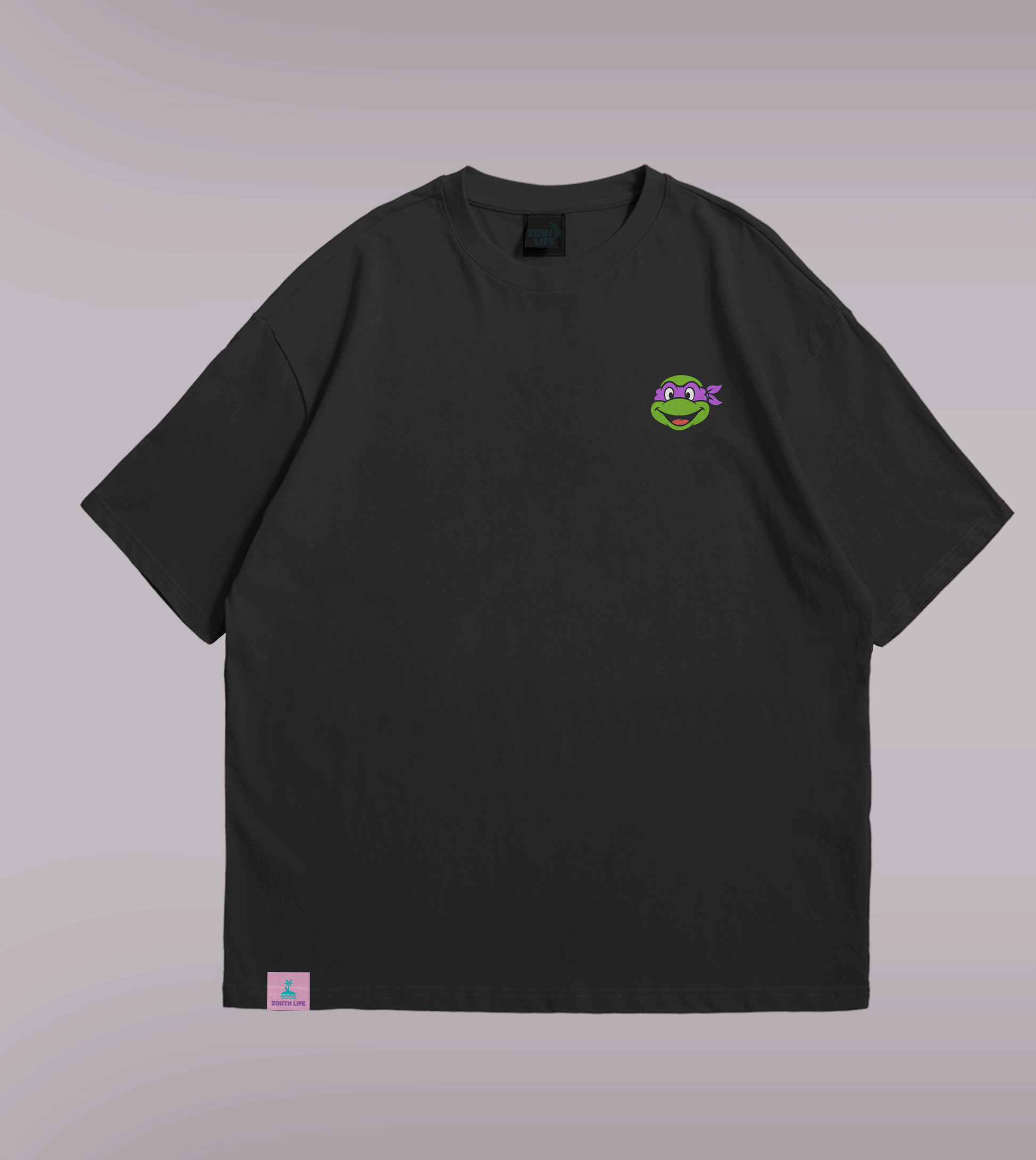 Camiseta oversize negra con detalle pequeño en pecho, diseño Pizza Lover Zouth Life