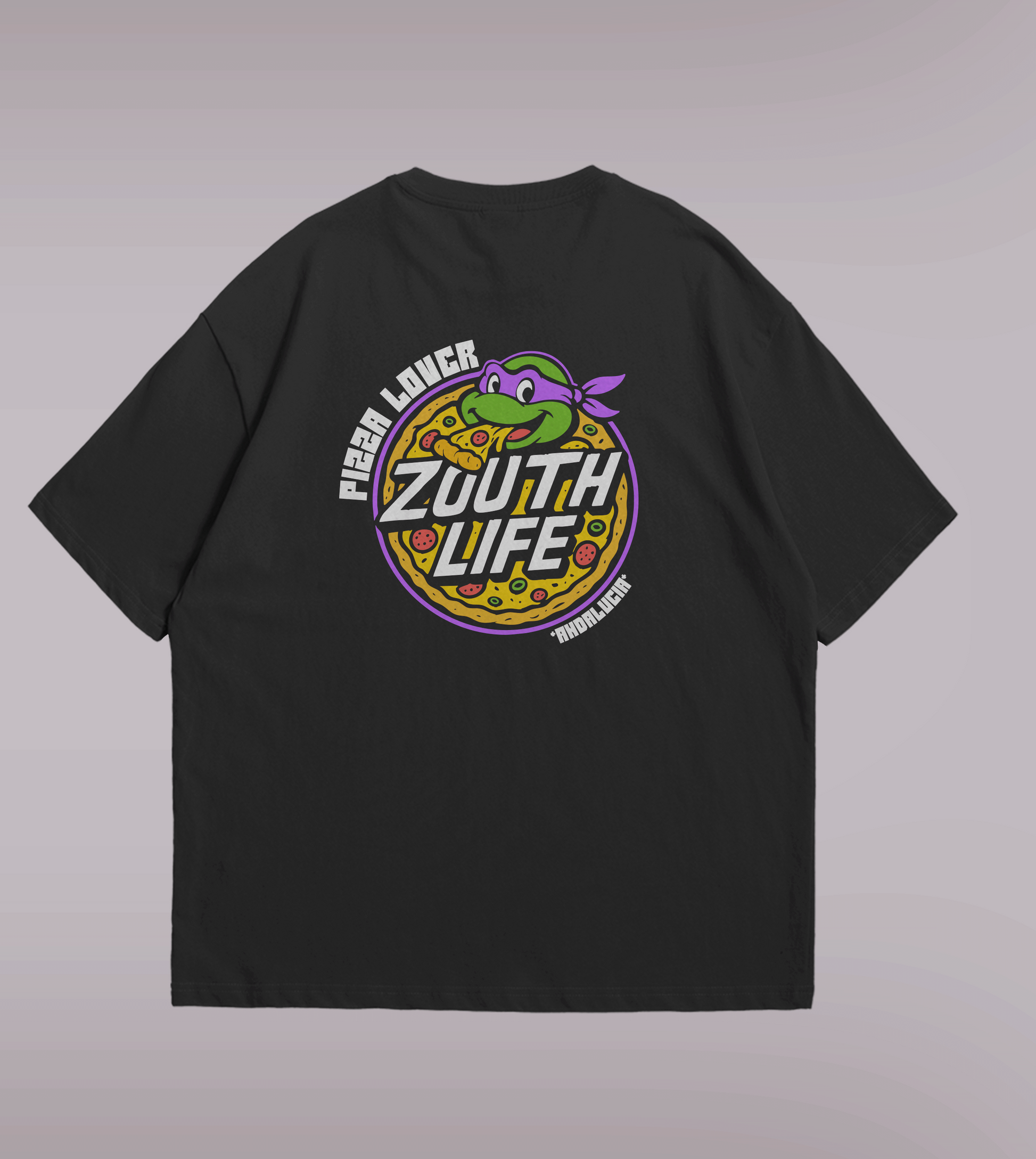Espalda camiseta oversize negra con estampado grande circular pizza y texto Pizza Lover Zouth Life