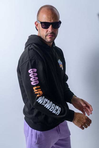 Detalle del estampado en Manga derecha de la Sudadera Sunset Surf Negra