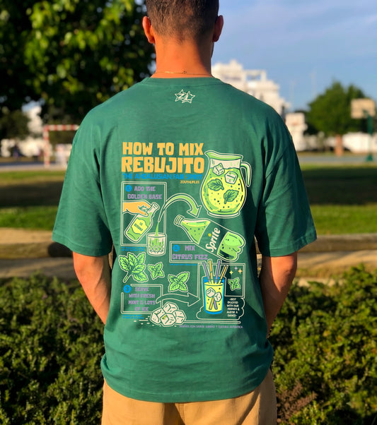 Camiseta oversize verde de zouthlife con diseño en espalda de receta de rebujito andaluz. vista trasera