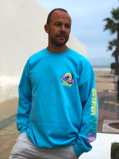 Sudadera color Sky Zouth Life modelo Crew Polar con diseño colorido de atardecer y polo en pecho + diseño en manga Good Life Member.vista frontal