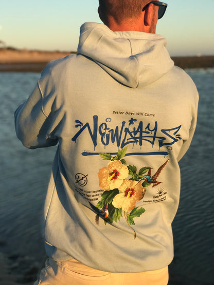 Sudadera Azul Zouth Life modelo New Days con diseño en toda la espalda flores y colibries sobre fondo neutro.