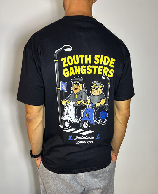 Camiseta negra Zouth Life con estampado en espalda y tipografia amarilla. vista trasera